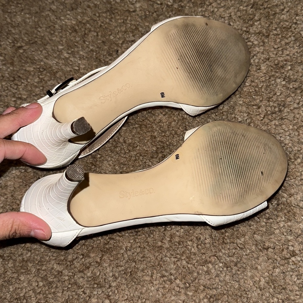 Heels - Picture 3 of 4